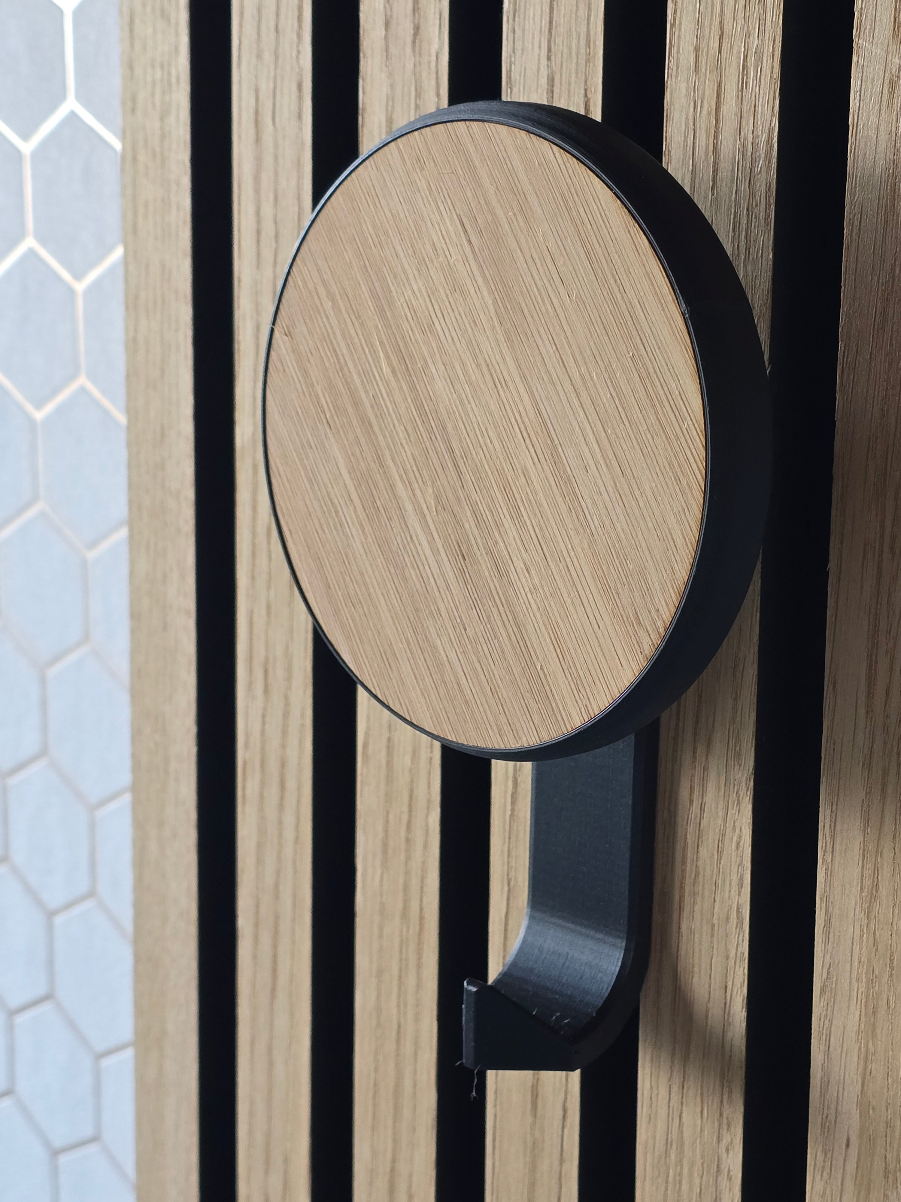 Ronde kapstokhaak/hanger eiken fineer voor akoestische panelen - Installatietype: Muurclip