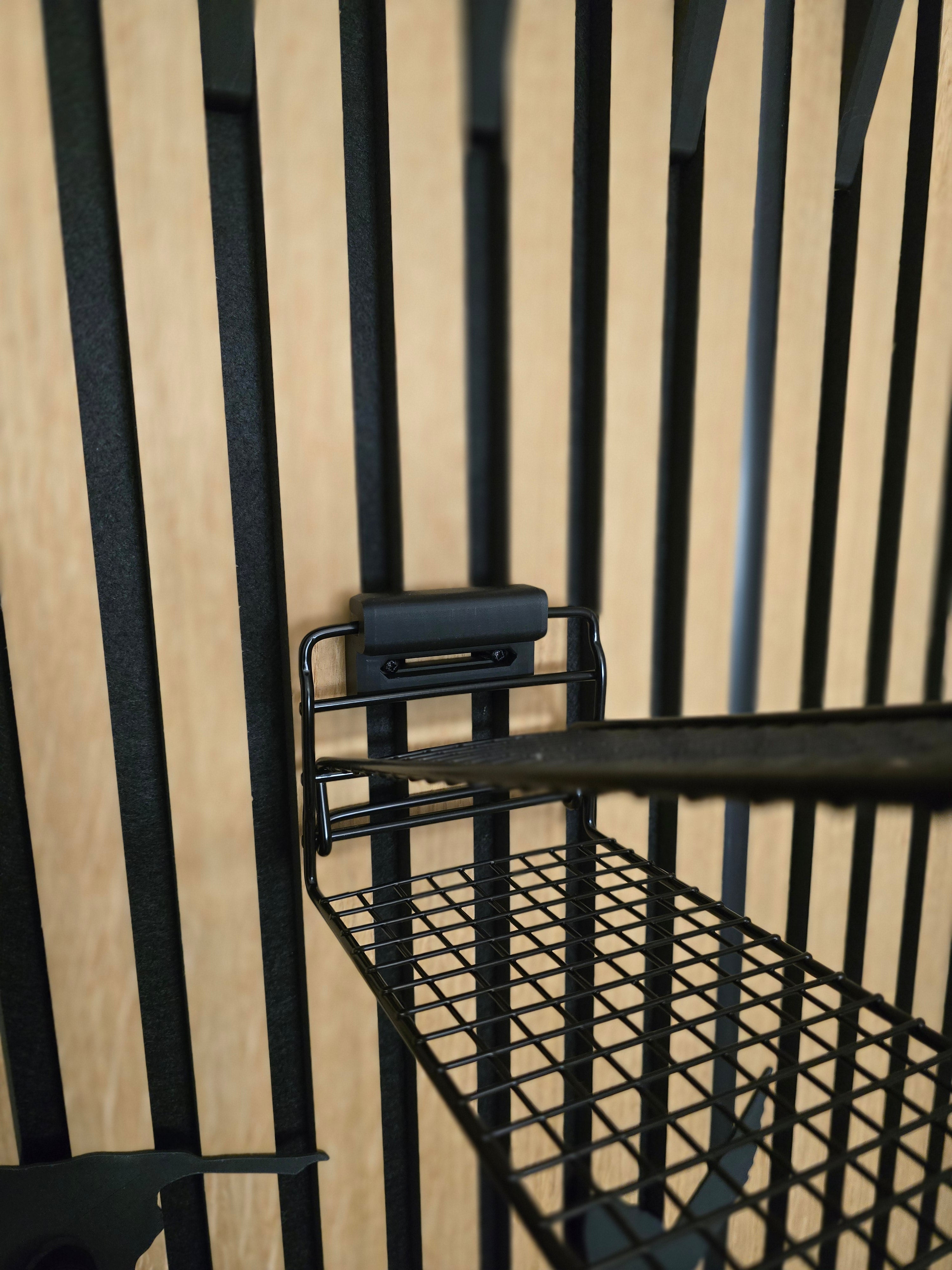 Akustikpaneelhalterung für IKEA SKOSTALL Schuhregal – Montageart: Wandclip